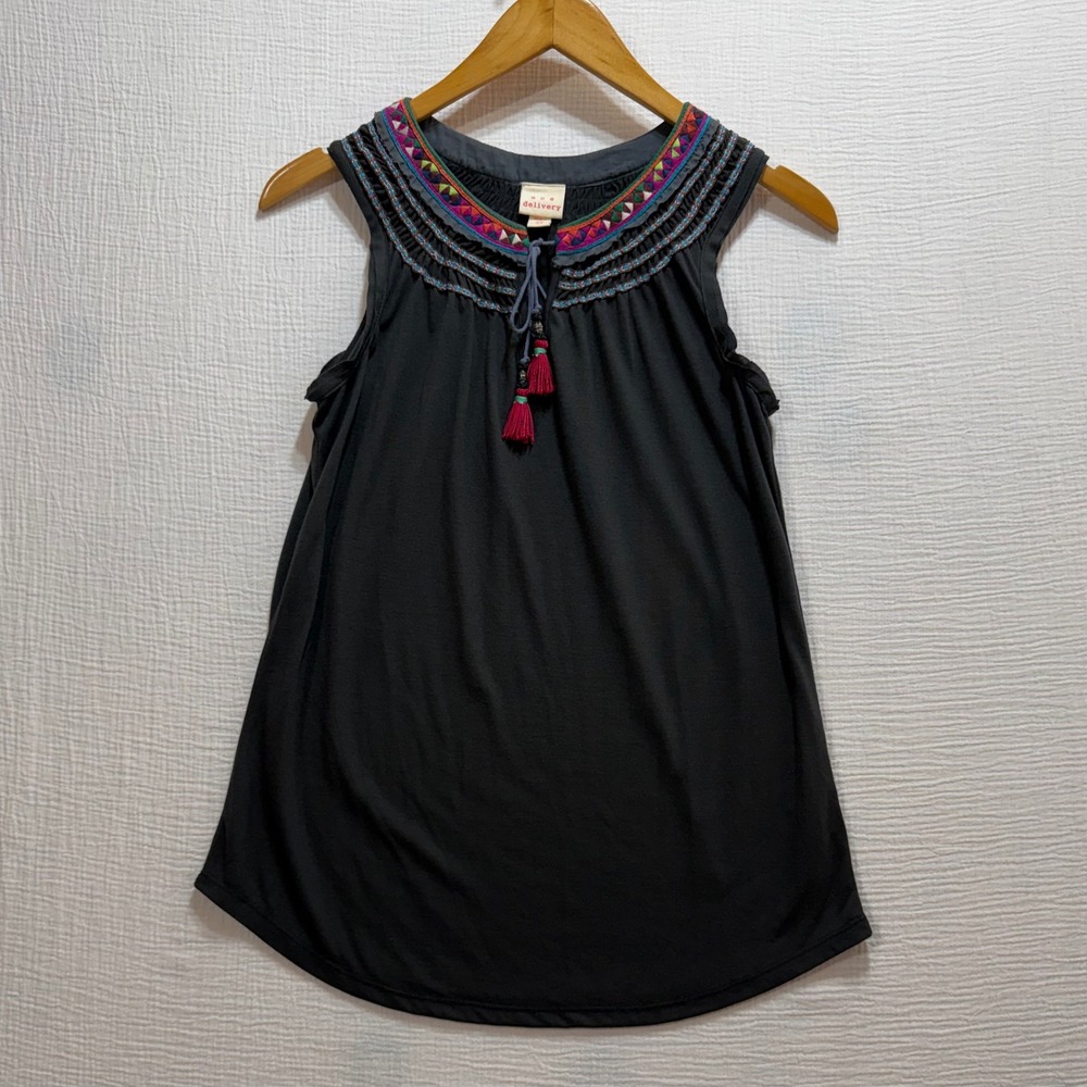 Ace Delivery Sleeveless Top Womens XS Charcoal‎ Embroidered Tassel Boho Tribal